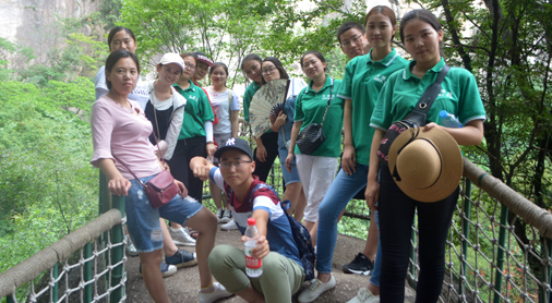 生活的樂(lè)趣在于追求，在一起活出不一樣的青春。